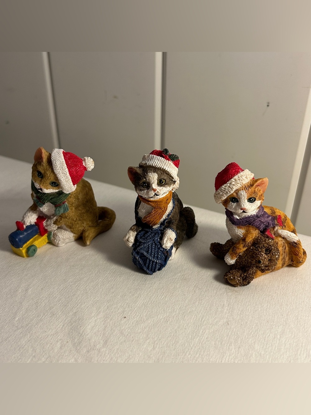 vintage cat figurine lot holiday christmas cats santa hat 3 kitties playing 90s